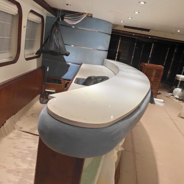 Bar χαλαζία με νεροχύτη σε σκάφος με χρώμα Cashmere